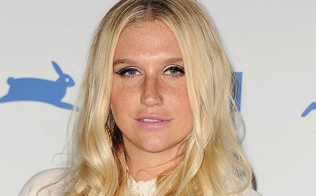 Kesha Uncensored Selfies Photos Bra Size Height Weight Body Stats