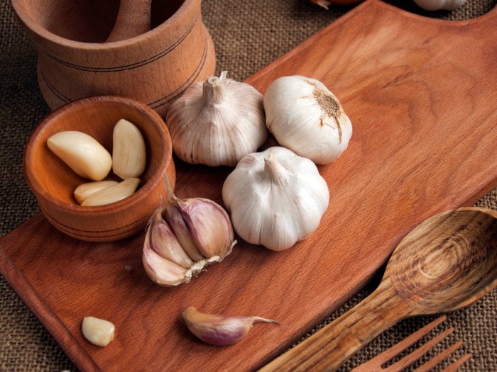 How to treat skin conditions with Garlic