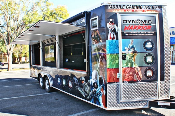 Mobile Gaming and Virtual Reality Truck