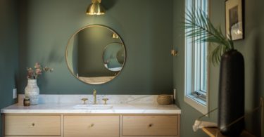 Smart Storage Hacks for Small Bathrooms