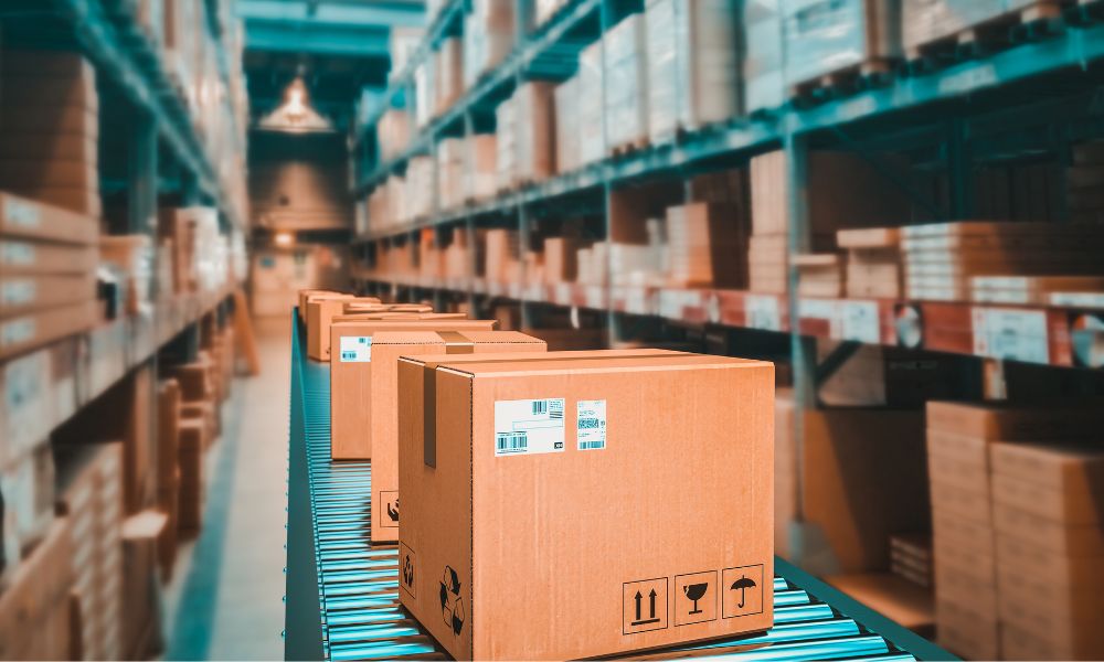 What To Know When Selecting a Conveyor Belt for a Warehouse