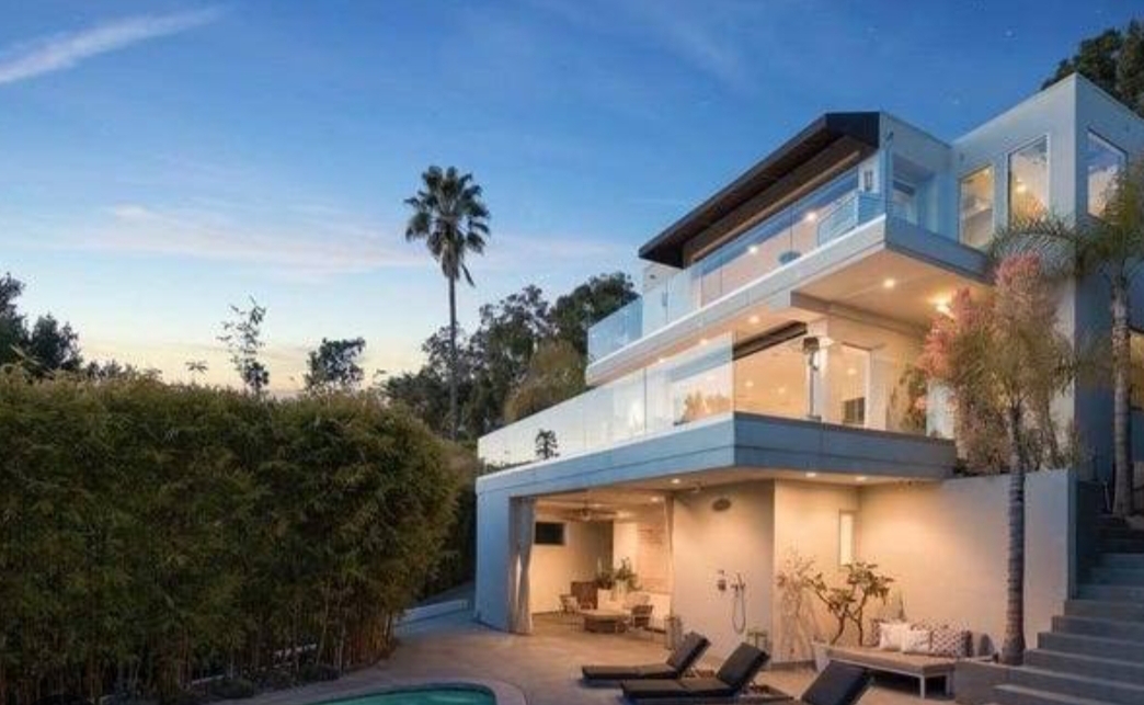 Celebrities Who Sold Their Extravagant Houses